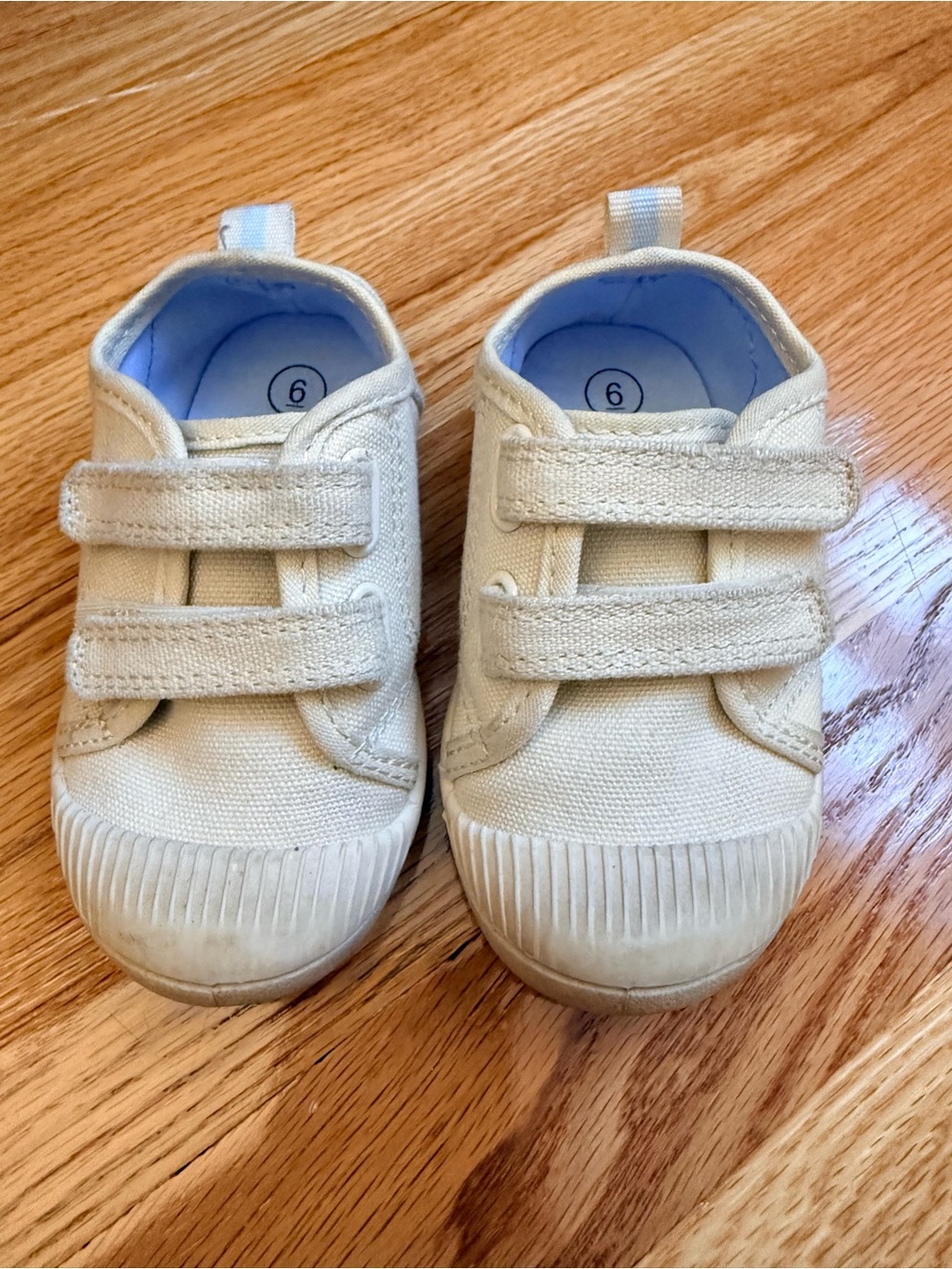 Cat & Jack Velcro Sneakers Baby US 6 Cream